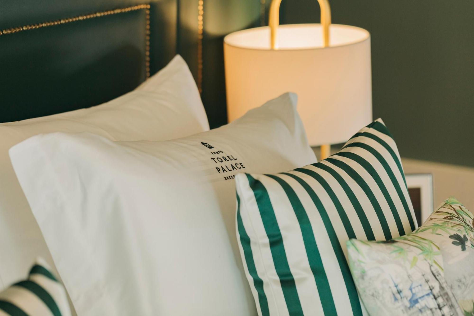 Torel Palace Porto Exterior photo Pillows